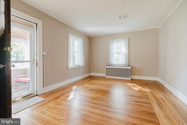 1 PARKWAY AVE, Plainsboro, NJ 08536