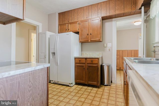 1 PARKWAY AVE, Plainsboro, NJ 08536