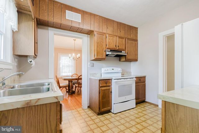 1 PARKWAY AVE, Plainsboro, NJ 08536