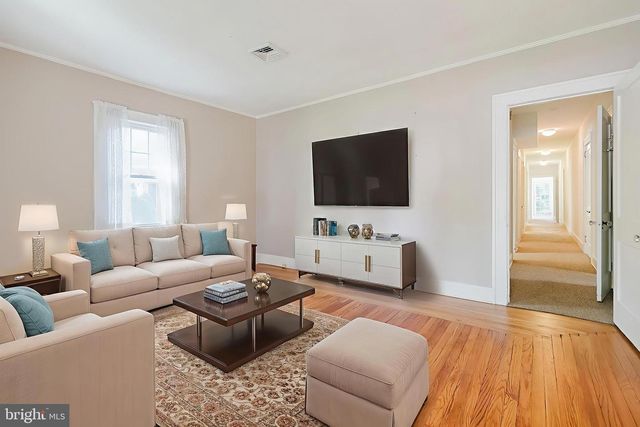 1 PARKWAY AVE, Plainsboro, NJ 08536