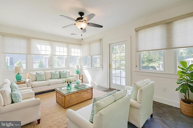 1 PARKWAY AVE, Plainsboro, NJ 08536