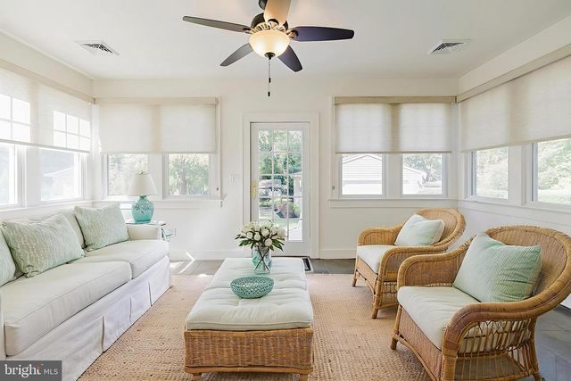 1 PARKWAY AVE, Plainsboro, NJ 08536