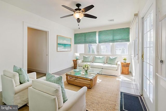 1 PARKWAY AVE, Plainsboro, NJ 08536