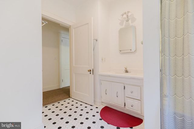 1 PARKWAY AVE, Plainsboro, NJ 08536