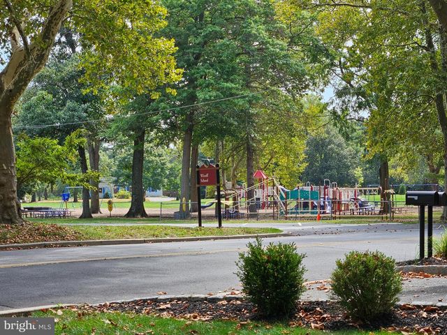 1 PARKWAY AVE, Plainsboro, NJ 08536