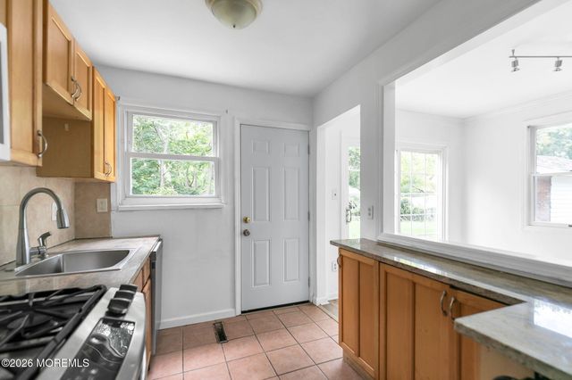 10 Steven Avenue, Tinton Falls, NJ 07724