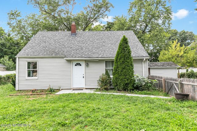 10 Steven Avenue, Tinton Falls, NJ 07724