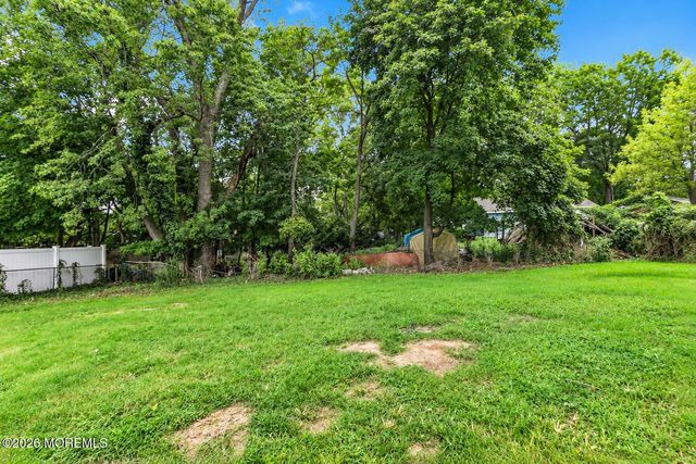 10 Steven Avenue, Tinton Falls, NJ 07724