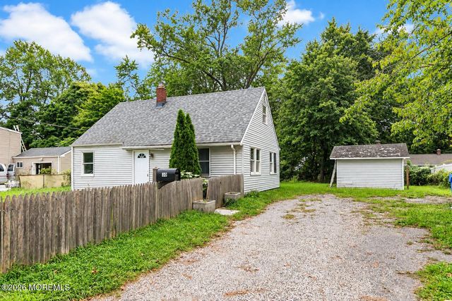 10 Steven Avenue, Tinton Falls, NJ 07724