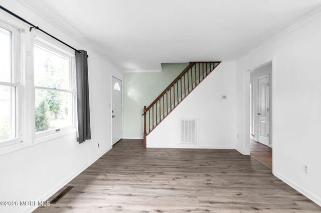 10 Steven Avenue, Tinton Falls, NJ 07724
