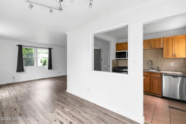 10 Steven Avenue, Tinton Falls, NJ 07724