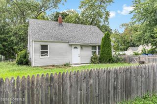 10 Steven Avenue, Tinton Falls, NJ 07724