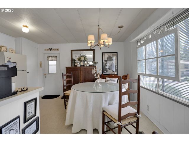 1475 GREEN ACRES Rd 146, Eugene, OR 97408