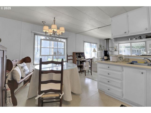 1475 GREEN ACRES Rd 146, Eugene, OR 97408