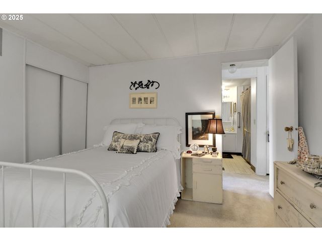 1475 GREEN ACRES Rd 146, Eugene, OR 97408