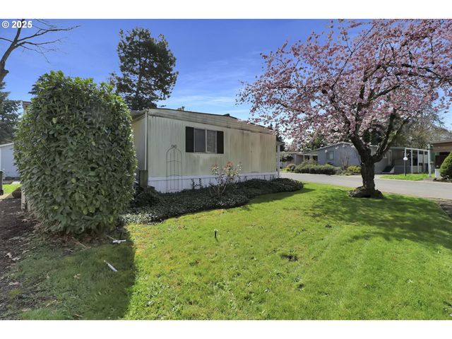 1475 GREEN ACRES Rd 146, Eugene, OR 97408