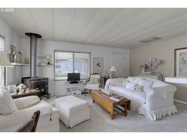1475 GREEN ACRES Rd 146, Eugene, OR 97408