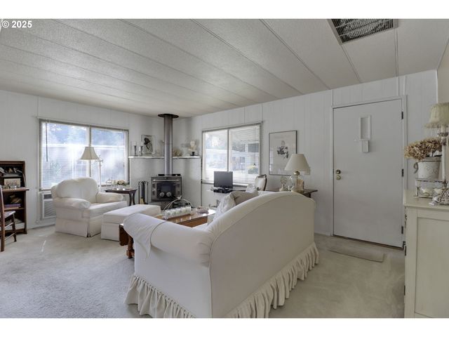 1475 GREEN ACRES Rd 146, Eugene, OR 97408