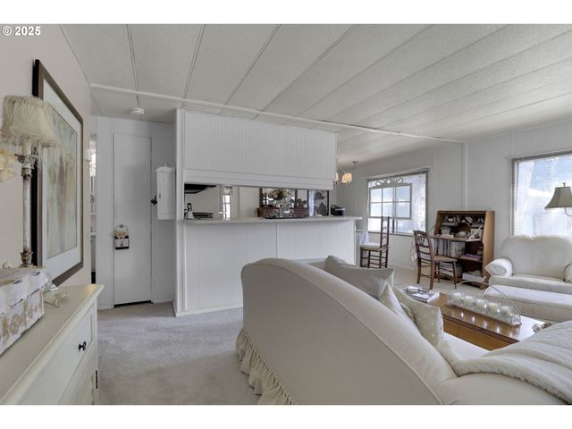 1475 GREEN ACRES Rd 146, Eugene, OR 97408