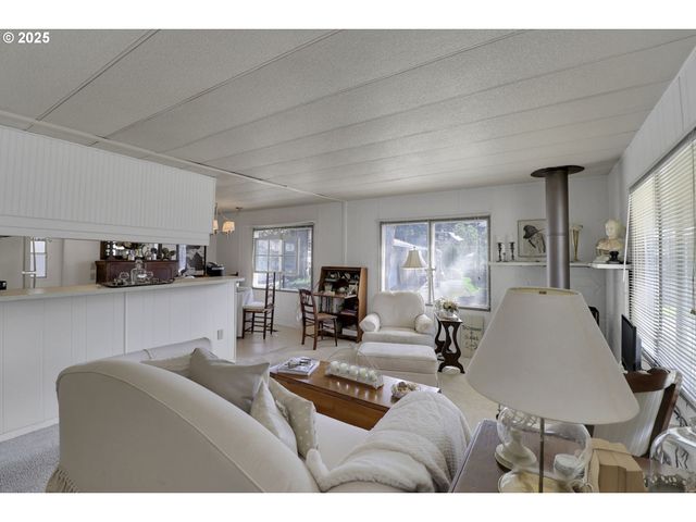 1475 GREEN ACRES Rd 146, Eugene, OR 97408