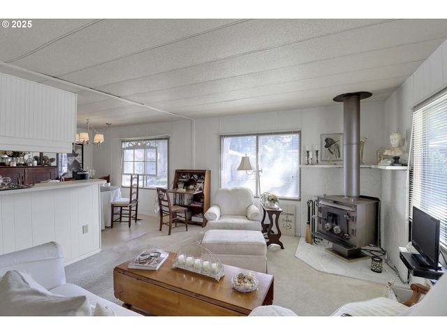 1475 GREEN ACRES Rd 146, Eugene, OR 97408