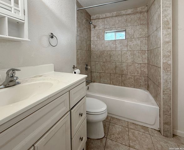 1806 Steves, San Antonio, TX 78210