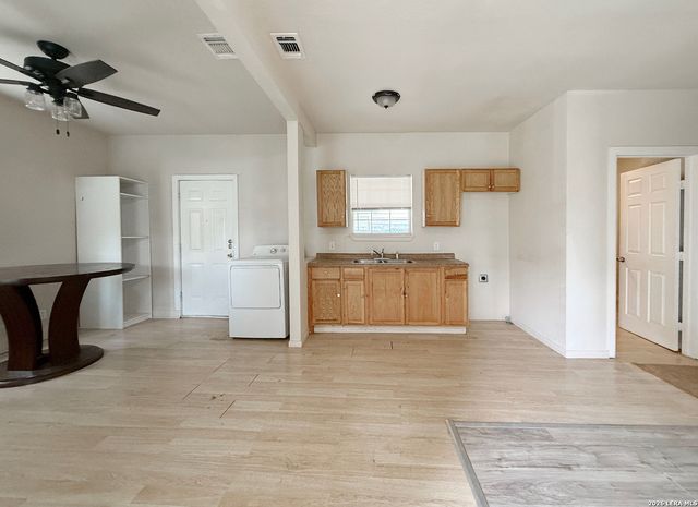1806 Steves, San Antonio, TX 78210