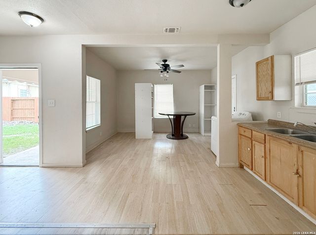 1806 Steves, San Antonio, TX 78210