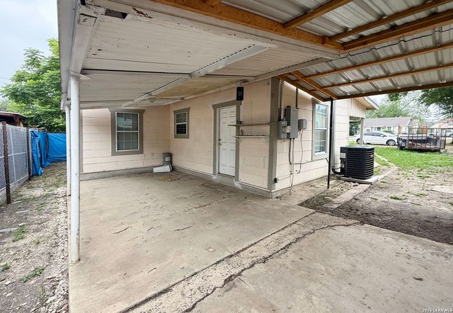 1806 Steves, San Antonio, TX 78210