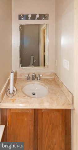 7001 FLAG HARBOR DR, District Heights, MD 20747