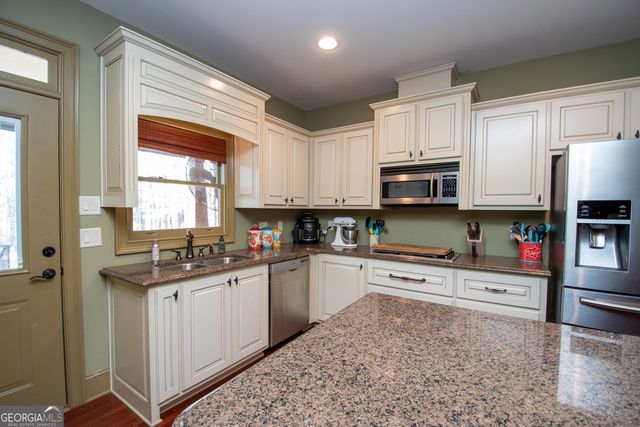 64 Waterview Court, Lagrange, GA 30240