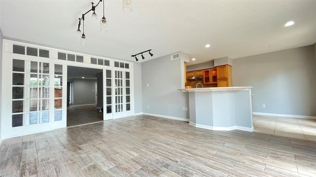 403 N Post Oak Lane 403, Houston, TX 77024