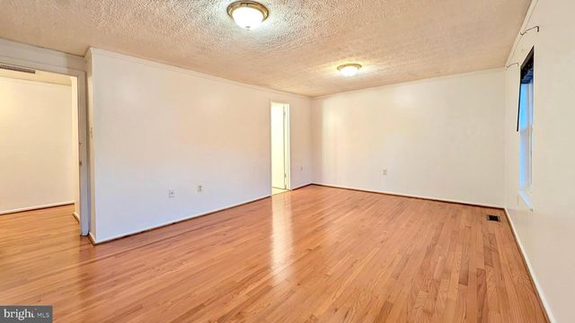 7051 LEEWOOD FOREST DR, Springfield, VA 22151