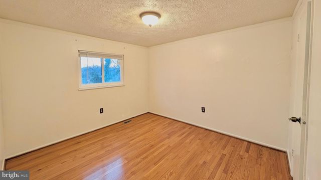 7051 LEEWOOD FOREST DR, Springfield, VA 22151