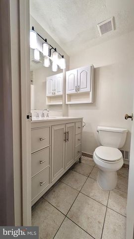 7051 LEEWOOD FOREST DR, Springfield, VA 22151