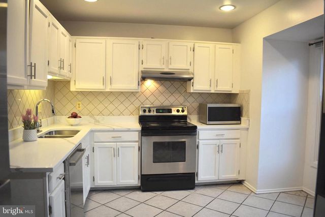 7051 LEEWOOD FOREST DR, Springfield, VA 22151