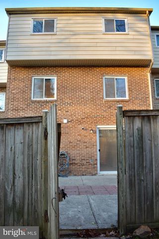 7051 LEEWOOD FOREST DR, Springfield, VA 22151