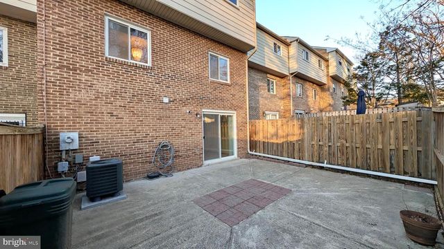 7051 LEEWOOD FOREST DR, Springfield, VA 22151