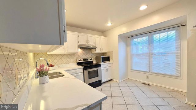 7051 LEEWOOD FOREST DR, Springfield, VA 22151