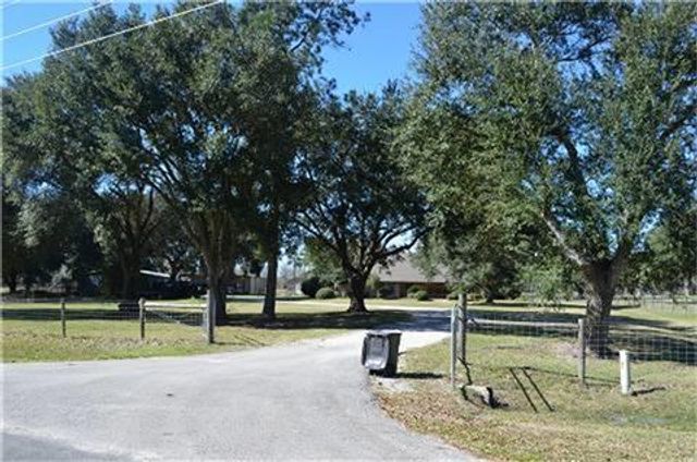 319 Wallace Road, Hankamer, TX 77560