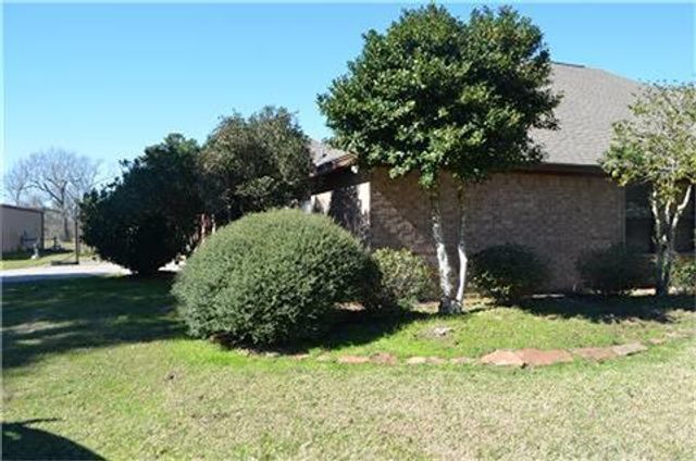 319 Wallace Road, Hankamer, TX 77560