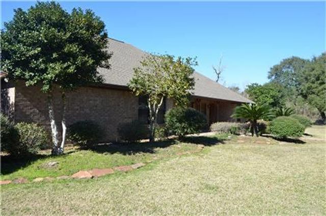 319 Wallace Road, Hankamer, TX 77560