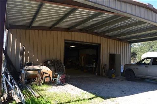 319 Wallace Road, Hankamer, TX 77560