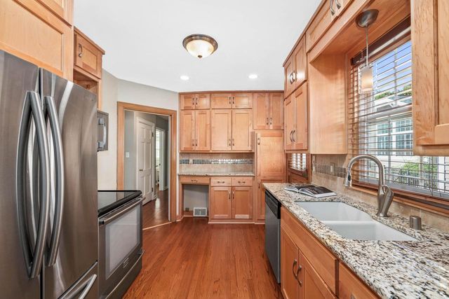 170 E Birch AVENUE, Whitefish Bay, WI 53217