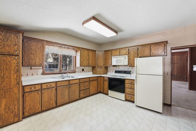 4 Riverside Avenue NE, Melrose, MN 56352