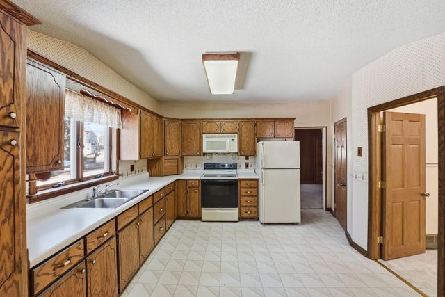 4 Riverside Avenue NE, Melrose, MN 56352