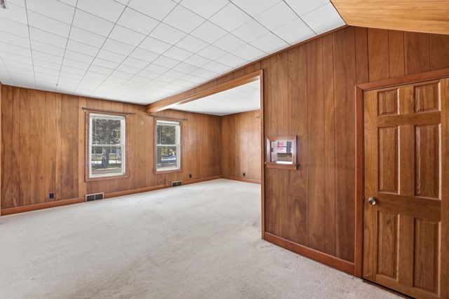 4 Riverside Avenue NE, Melrose, MN 56352