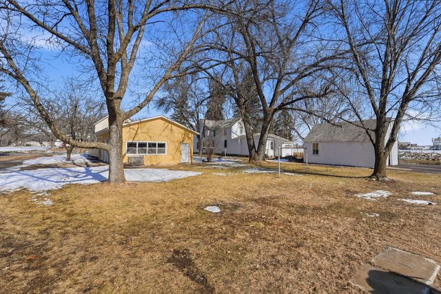 4 Riverside Avenue NE, Melrose, MN 56352