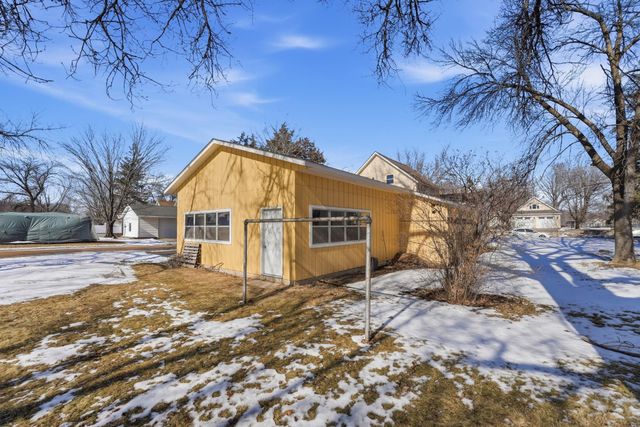 4 Riverside Avenue NE, Melrose, MN 56352