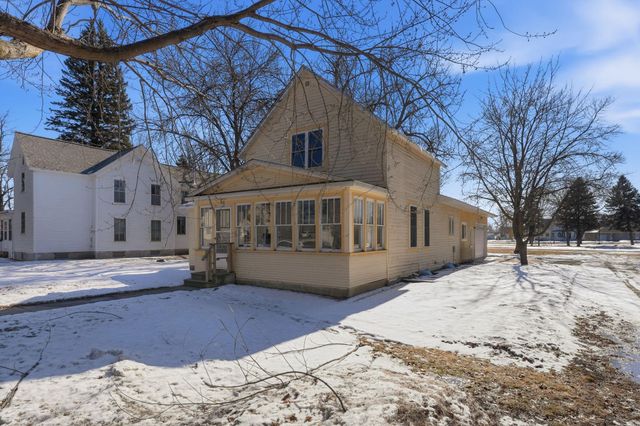 4 Riverside Avenue NE, Melrose, MN 56352